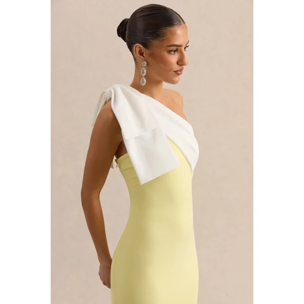 Adara | Robe longue citron et blanche à encolure asymétrique avec détail de nœud