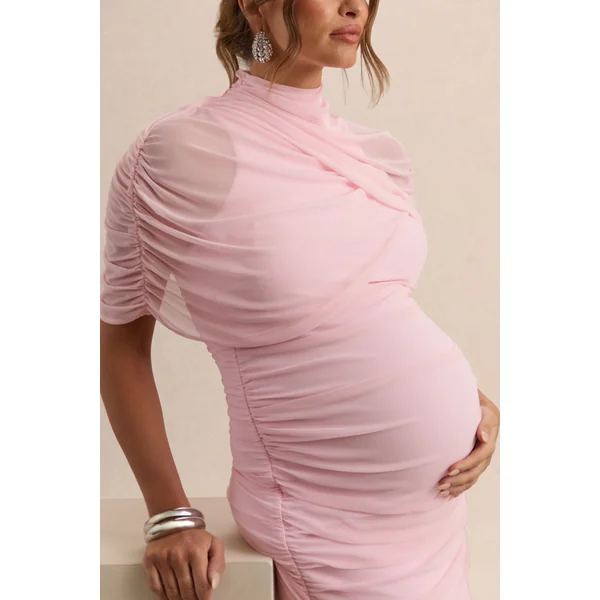 Aderyn | Robe de maternité mi-longue rose clair à encolure haute avec manches cape transparentes