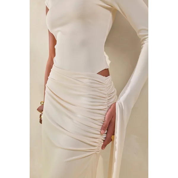 Adessa | Jupe longue crème à taille asymétrique avec détails froncés