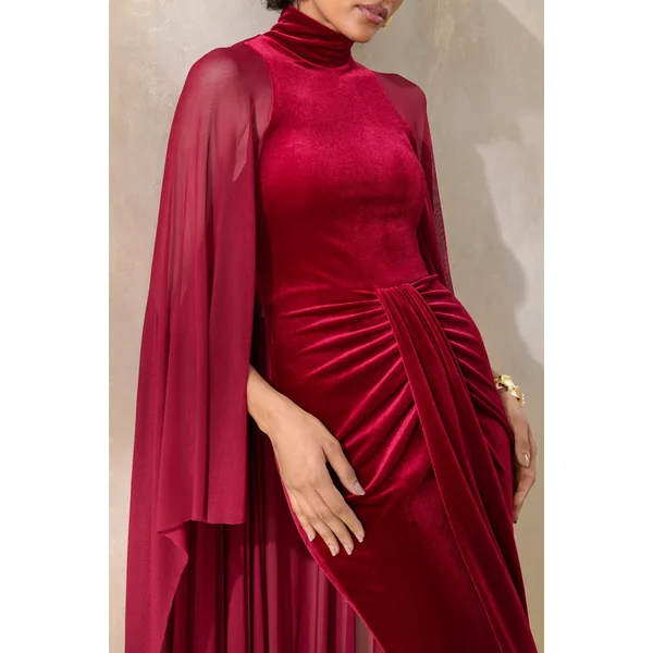Adoring | Robe longue en velours bordeaux à haute encolure