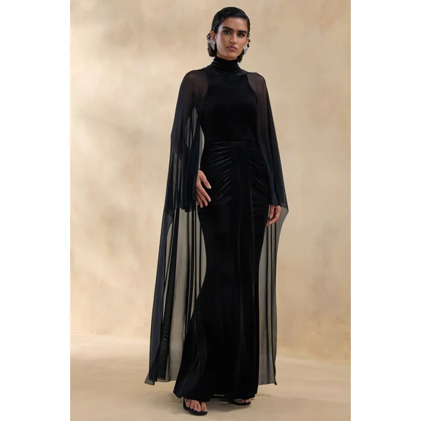 Adoring | Robe longue noire en velours à encolure haute avec cape