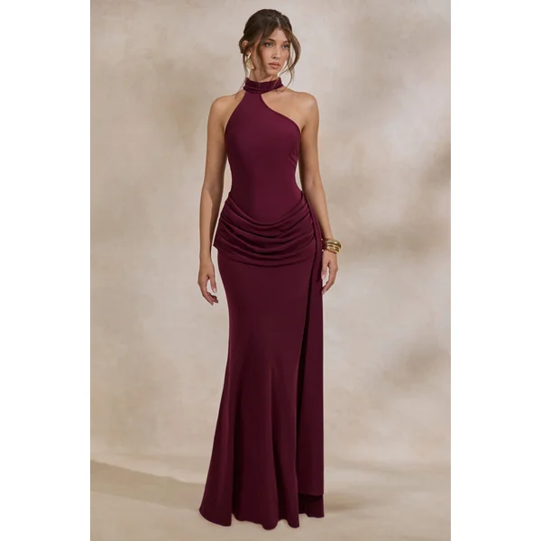 Aevina | Robe longue bordeaux en satin à encolure asymétrique et détail écharpe