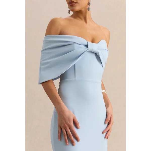 Agatha | Robe longue bleu poudré à encolure Bardot avec nœud