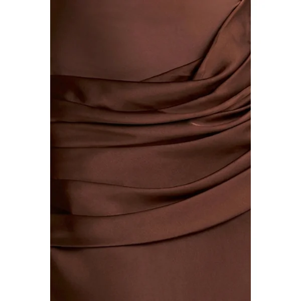 Akari | Robe longue marron à col rond avec jupe en satin