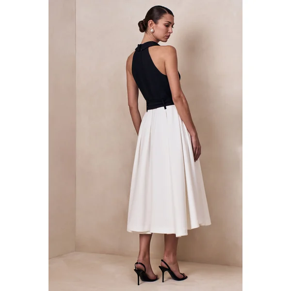 Alessa | Robe mi-longue noire et blanche à encolure plongeante et coupe tailleur