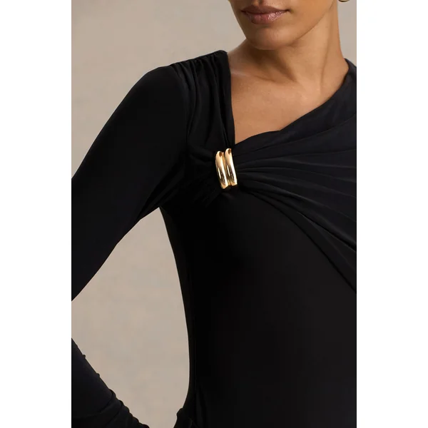 Alexia | Robe noire longue à encolure asymétrique avec ornements et détails froncés