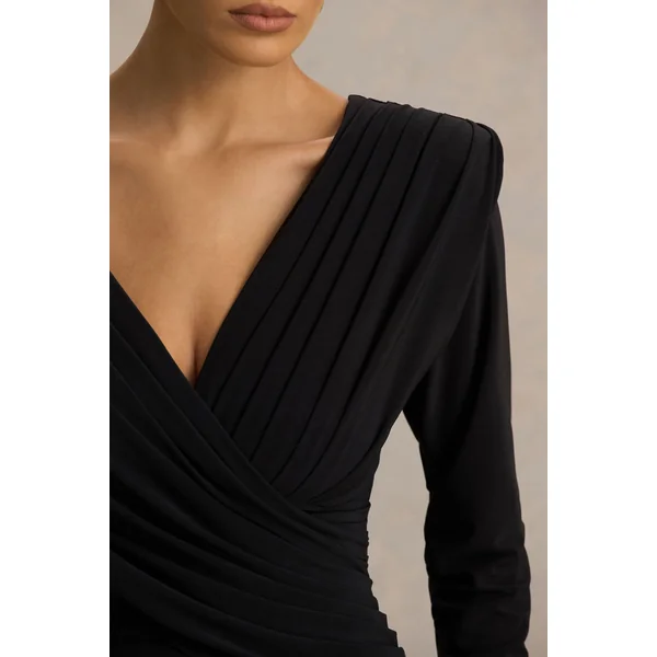 Alexis | Robe longue noire à décolleté plongeant avec détails drapés et froncés