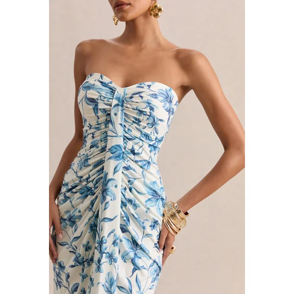 Ali | Robe longue portefeuille froncée à encolure cœur et imprimé porcelaine bleu