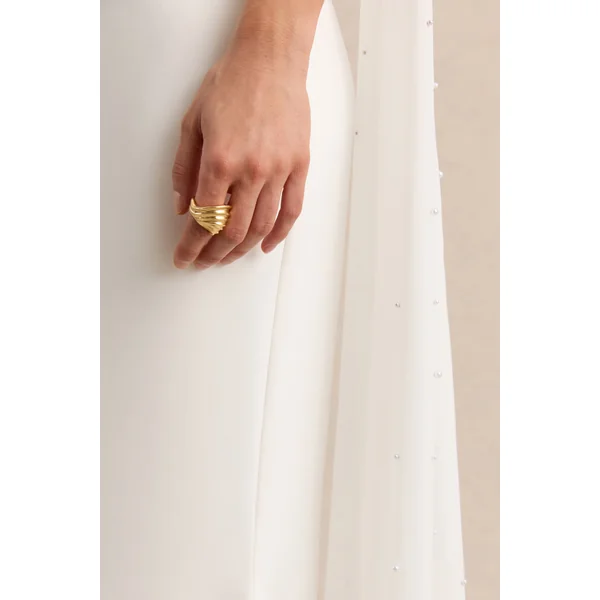 Alina | Robe longue bandeau blanche avec cape