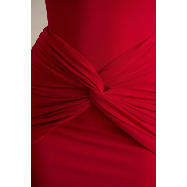 Alula | Robe longue rouge à col montant avec détail torsadé