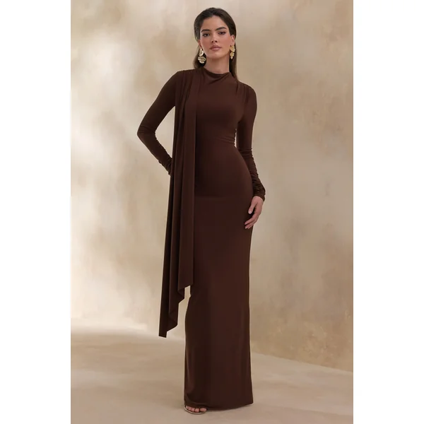 Amaria | Robe longue marron à encolure haute et détail écharpe