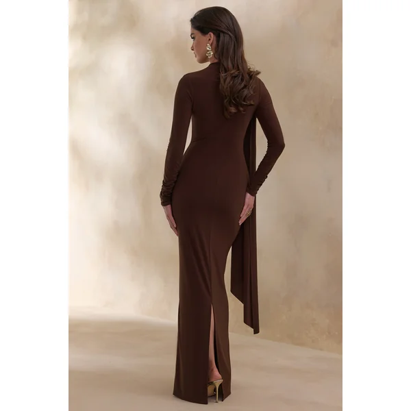 Amaria | Robe longue marron à encolure haute et détail écharpe