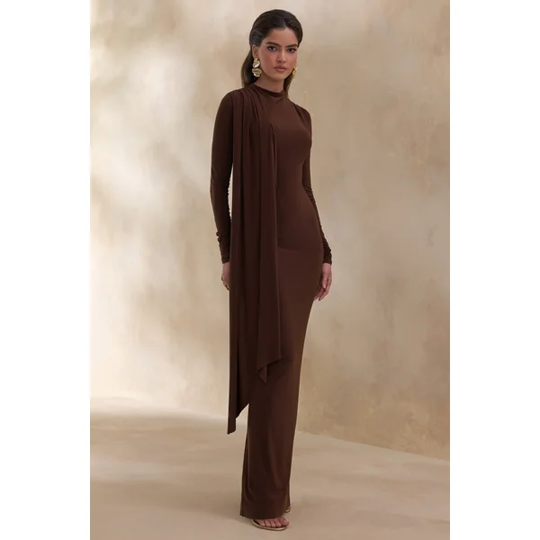 Amaria | Robe longue marron à encolure haute et détail écharpe