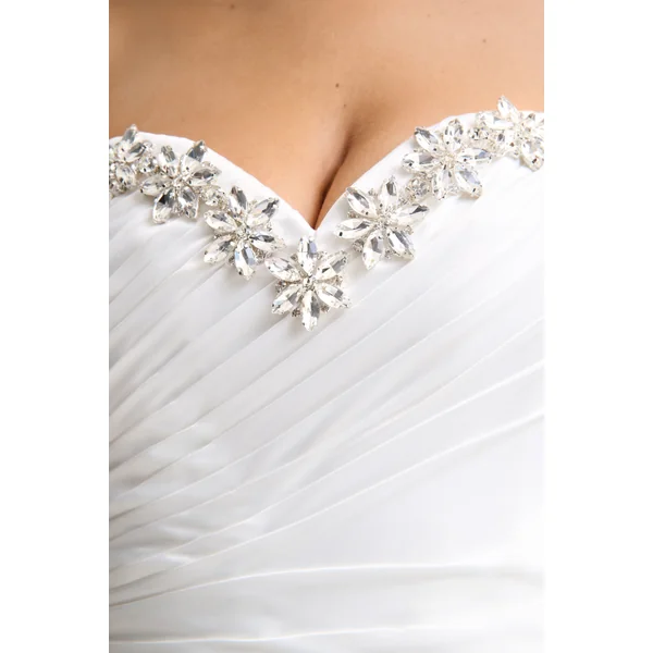 Ambria | Haut corset en satin blanc avec décolleté cœur orné à la main