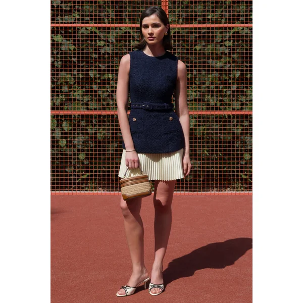Anise | Mini-robe bleu marine à encolure ronde ceinturée avec ourlet plissé blanc