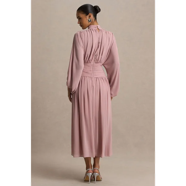 Annabel | Robe mi-longue vieux rose à encolure haute avec taille basse et détails plissés