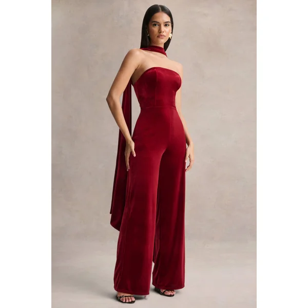 Arcane | Combinaison bordeaux en velours à encolure bandeau avec écharpe