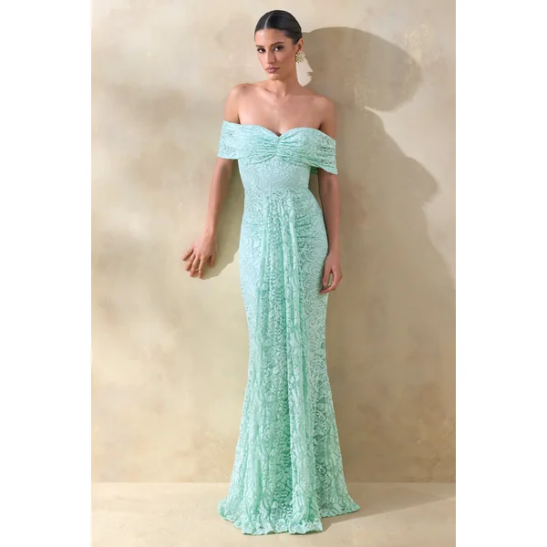 Aries | Robe longue en dentelle menthe à décolleté bardot avec détails froncés