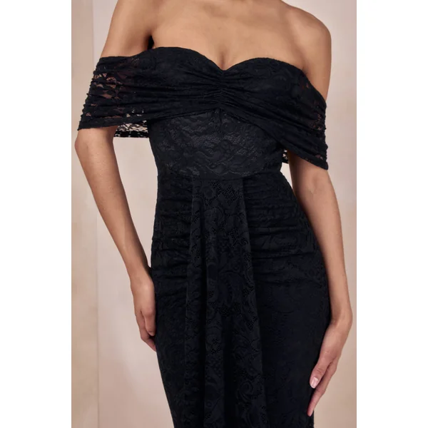 Aries | Robe longue noire en dentelle à encolure bardot et détails froncés