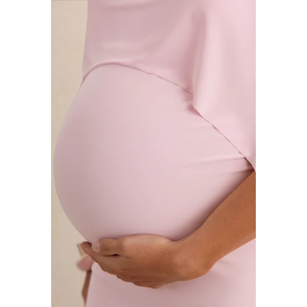 Arwen | Robe de grossesse mi-longue rose clair à encolure ronde avec détail de cape