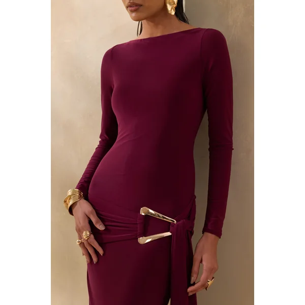 Astrielle | Robe longue bordeaux à encolure ronde avec détail doré et ceinture