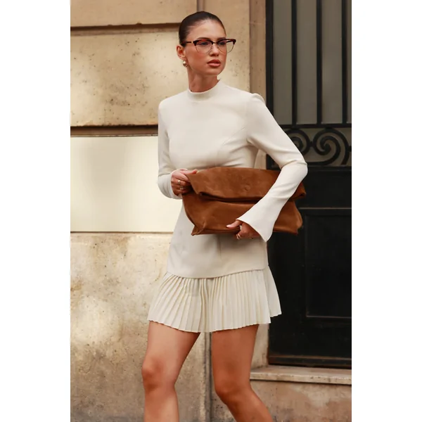 Athena | Mini-robe creme à manches longues et ourlet plissé