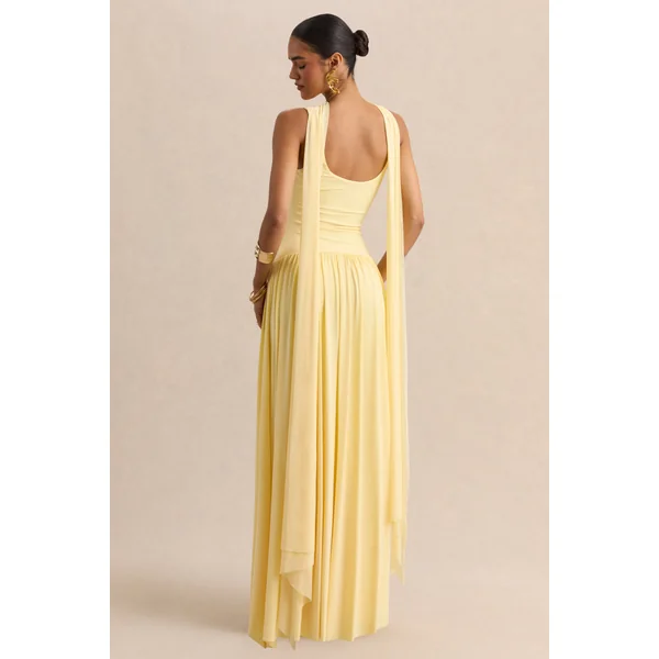 Aurina | Robe longue citron à encolure carrée avec cape