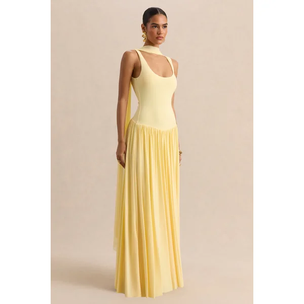 Aurina | Robe longue citron à encolure carrée avec cape