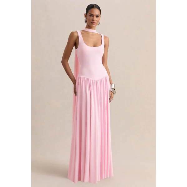 Aurina | Robe longue rose à encolure carrée avec cape