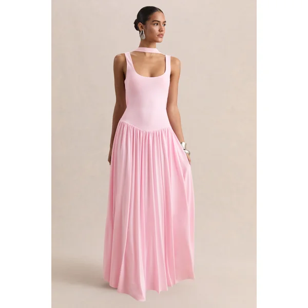 Aurina | Robe longue rose à encolure carrée avec cape