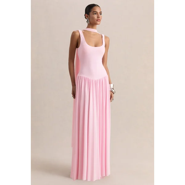 Aurina | Robe longue rose à encolure carrée avec cape