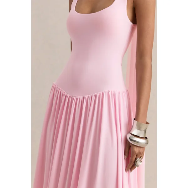 Aurina | Robe longue rose à encolure carrée avec cape