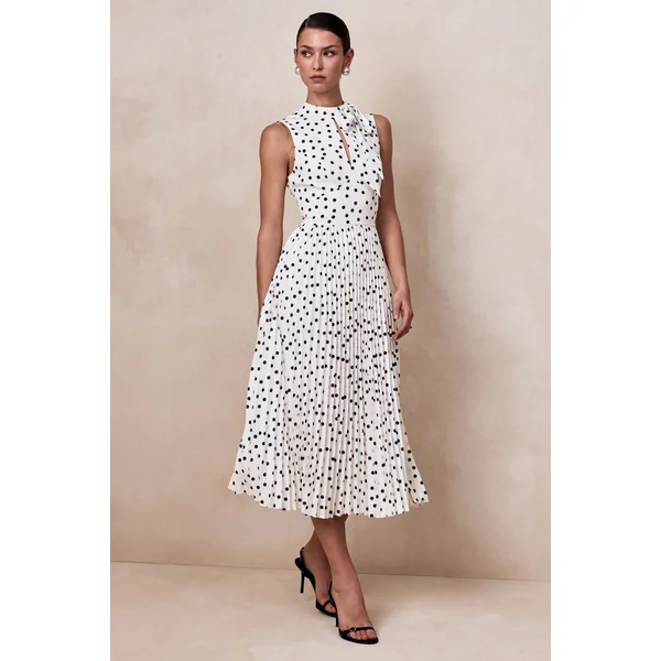 Avalon | Robe mi-longue à pois blancs à encolure écharpe avec jupe plissée