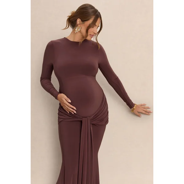 Aveny | Robe longue marron à col ras-du-cou avec détails froncés et ceinture
