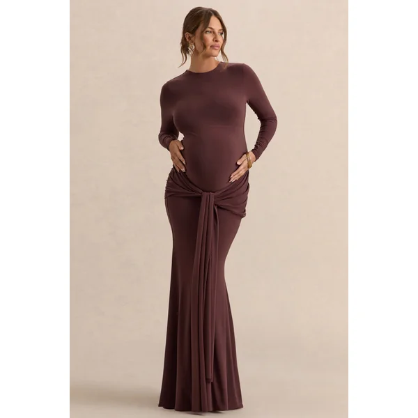 Aveny | Robe longue marron à col ras-du-cou avec détails froncés et ceinture