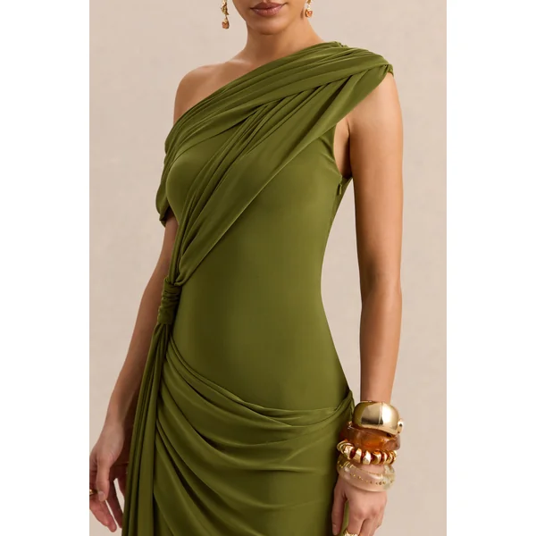Avialee | Robe longue verte à encolure asymétrique avec détails froncés et écharpe