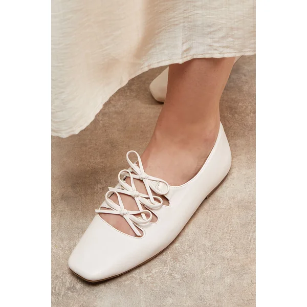 Ballerines Darielle en synthétiquecuir avec Nœuds Multiples