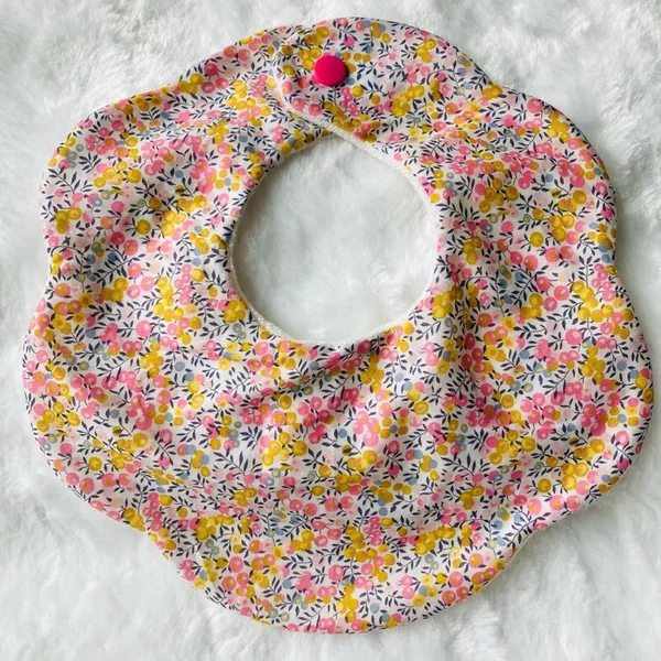 Bavoir bébé en tissu Liberty et micro-éponge en bambou oeko-tex
