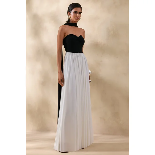 Beamora | Robe longue bandeau noire et blanche avec cape