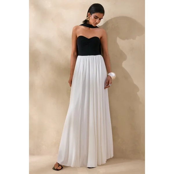 Beamora | Robe longue bandeau noire et blanche avec cape