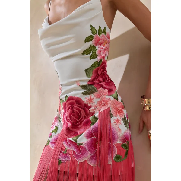 Bejewelled | Robe longue à encolure bénitier en imprimé floral crème et rose avec ourlet à franges