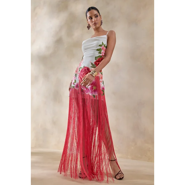 Bejewelled | Robe longue à encolure bénitier en imprimé floral crème et rose avec ourlet à franges