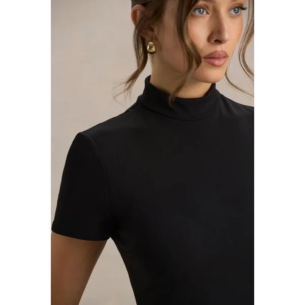 Bellona | Robe mi-longue noire asymétrique à encolure haute