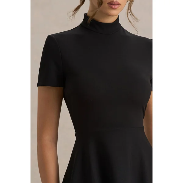 Bellona | Robe mi-longue noire asymétrique à encolure haute