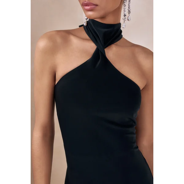 Bellora | Robe longue noire en satin à encolure dos nu et détail écharpe