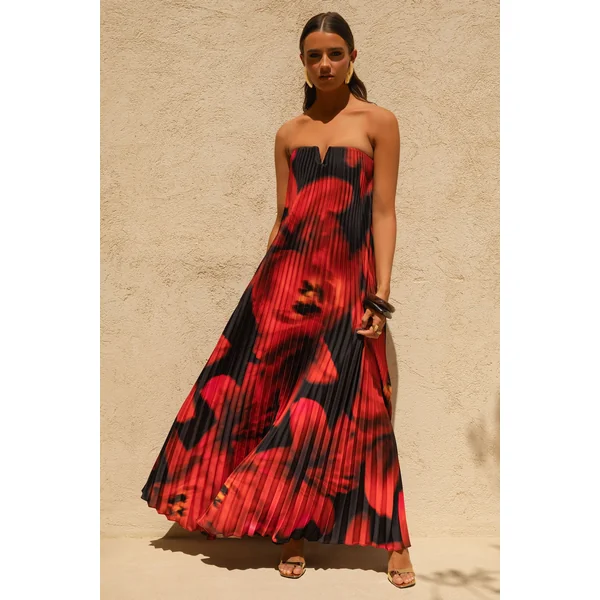 Bergamot | Robe Longue en Satin à Imprimé Floral Noir et Rouge avec Décolleté Cœur
