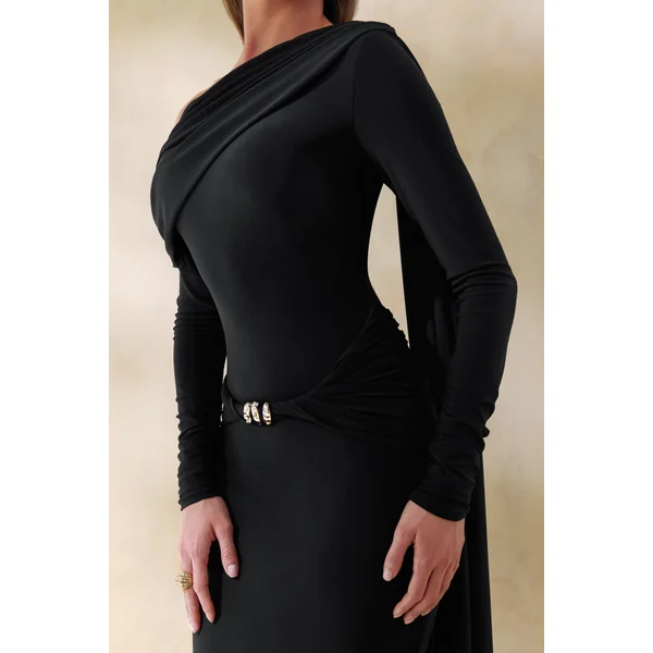Bessy | Robe longue noire à encolure asymétrique avec détails froncés et écharpe