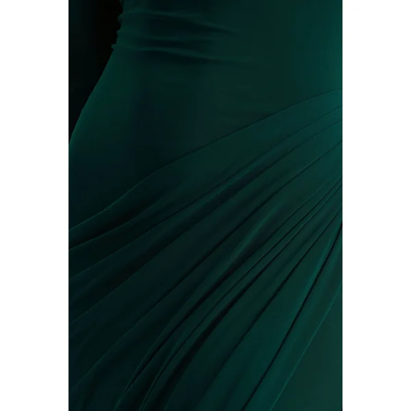 Betsy | Robe longue vert bouteille à col montant avec fente avant et détails drapés