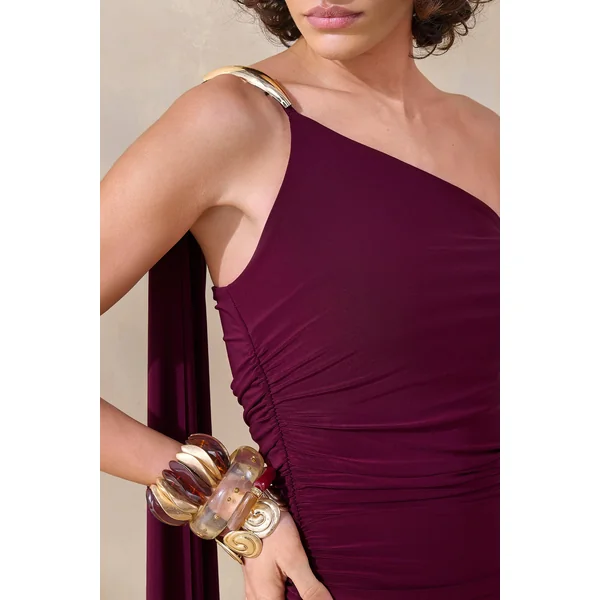 Bettine | Robe longue bordeaux à encolure asymétrique avec manche cape