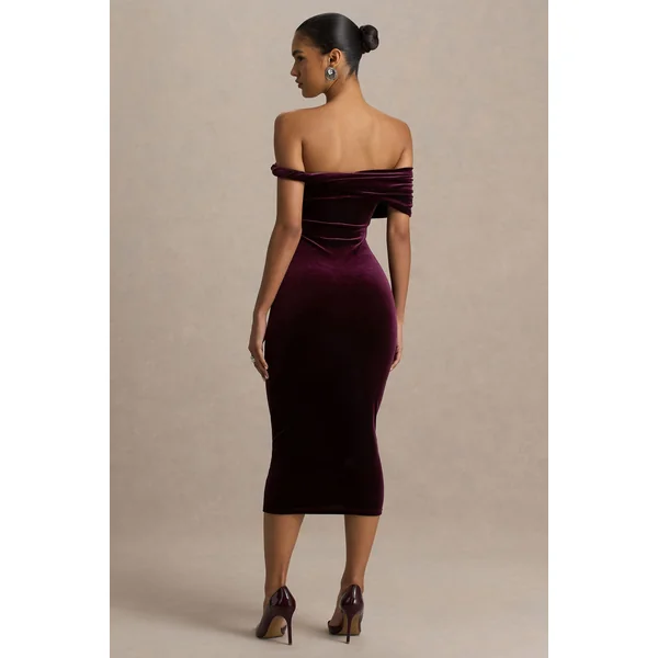 Billie | Robe mi-longue en velours bordeaux à encolure bardot avec manche torsadée